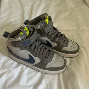 Boys Nike Basketball Shoes Sz 5y